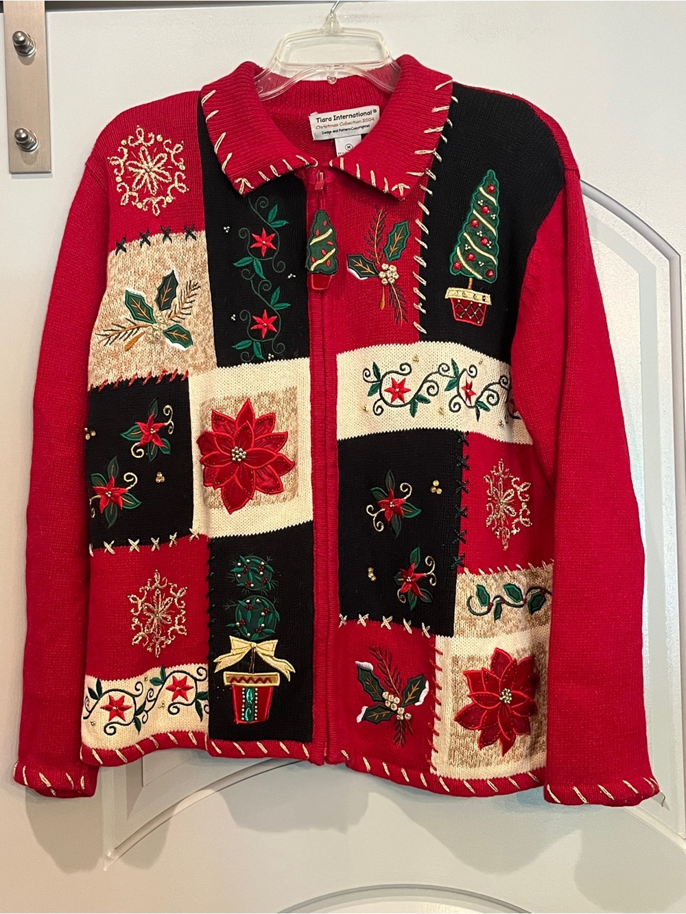 Vintage Red Embroidered knit patchwork Christmas Sweater zipper Jacket. GUC!